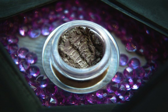 Тени для век Tammy Tanuka "Добывающая Аметисты" - коллекция Укротители гор, 1 мл