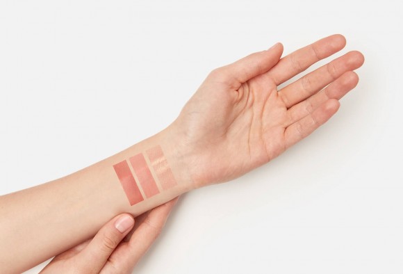 Палетка румян Milani Rose Blush Trio Palette - 01 Flowers of Love Палетка румян Milani Rose Blush Trio Palette - 01 Flowers of Love