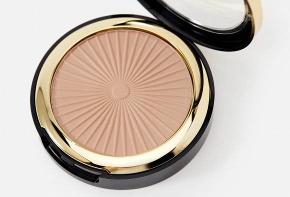Шелковый бронзер Milani Silky matte bronzing powder - 01 Sun Light