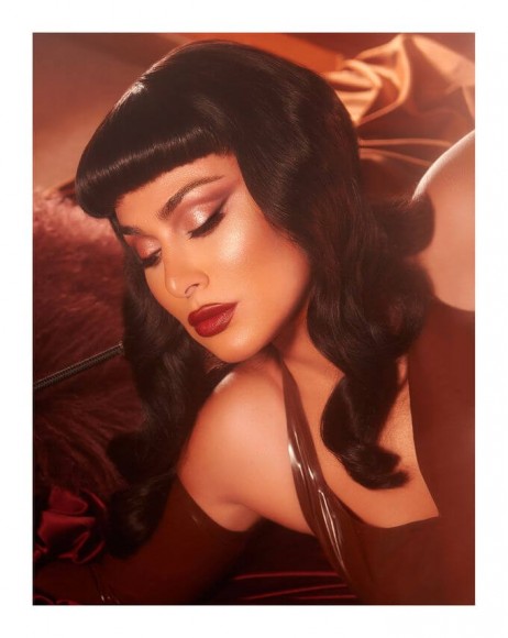 [Уценка] Палетка теней Huda Beauty - Naughty Nude Eyeshadow Palette [Повреждение при транспортировке]