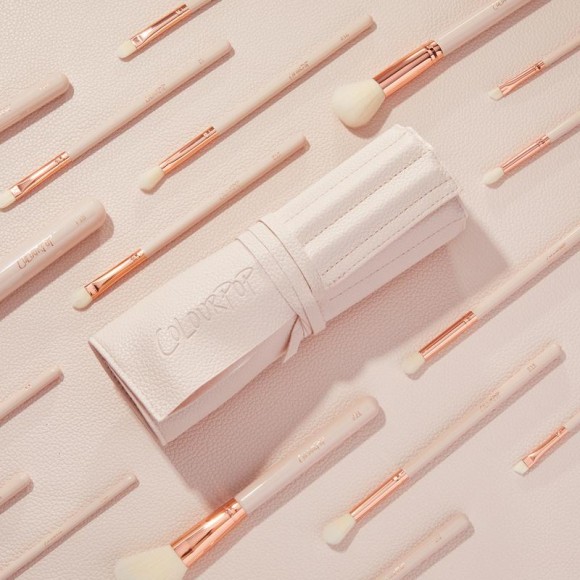 Набор из 14 кистей для макияжа ColourPop + чехол - Ultimate Brush Roll Набор из 14 кистей для макияжа ColourPop + чехол - Ultimate Brush Roll