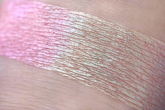 Тени для век Tammy Tanuka "Восхищающая Непосредственностью" - локация Цветущие Земли, 0.5 мл