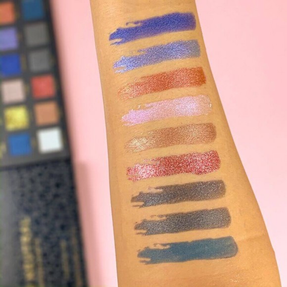 Палетка теней Revolution Pro - New Neutral Smoked Palette Палетка теней Revolution Pro - New Neutral Smoked Palette