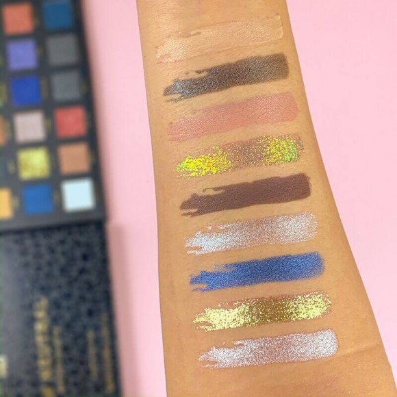 Палетка теней Revolution Pro - New Neutral Smoked Palette Палетка теней Revolution Pro - New Neutral Smoked Palette