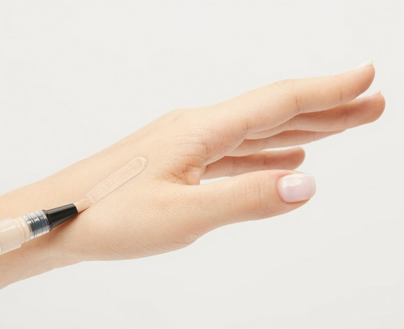 Консилер с кисточкой ARTDECO маскирующий - Perfect Teint Concealer, тон 07 Olive Консилер с кисточкой ARTDECO маскирующий - Perfect Teint Concealer, тон 07 Olive