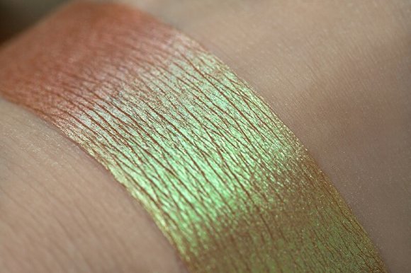 Тени для век Tammy Tanuka "Дозорная Древней Святыни" - локация Пустыня Заката, 1 мл