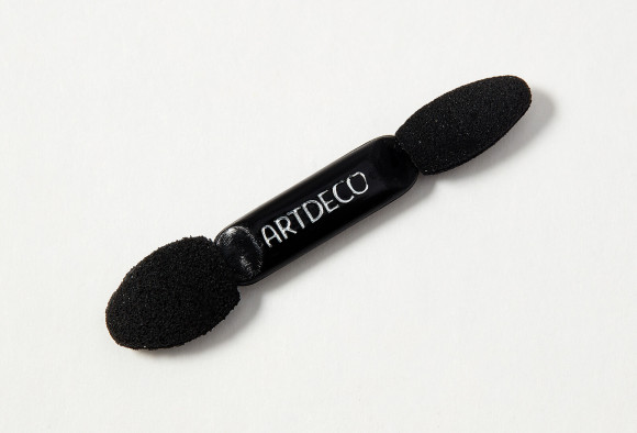 Аппликатор для теней ARTDECO двусторонний - Eeyeshadow Duo Applicator For Trio Box, черный Аппликатор для теней ARTDECO двусторонний - Eeyeshadow Duo Applicator For Trio Box, черный