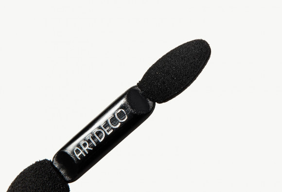 Аппликатор для теней ARTDECO двусторонний - Eeyeshadow Duo Applicator For Trio Box, черный Аппликатор для теней ARTDECO двусторонний - Eeyeshadow Duo Applicator For Trio Box, черный