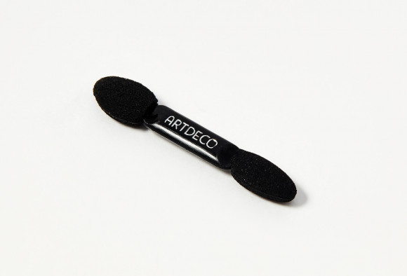 Аппликатор для теней ARTDECO двусторонний - Eeyeshadow Duo Applicator For Trio Box, черный Аппликатор для теней ARTDECO двусторонний - Eeyeshadow Duo Applicator For Trio Box, черный