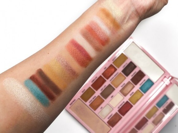 Палетка теней и хайлайтеров Makeup Revolution - Eyeshadow & Highlighter Palette - Kisu Палетка теней и хайлайтеров Makeup Revolution - Eyeshadow & Highlighter Palette - Kisu