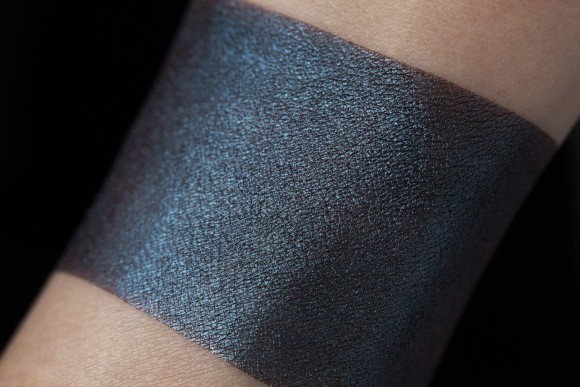 Тени для век Tammy Tanuka "Наездница на Черном Быке" - серия Туманные Земли, 1 мл