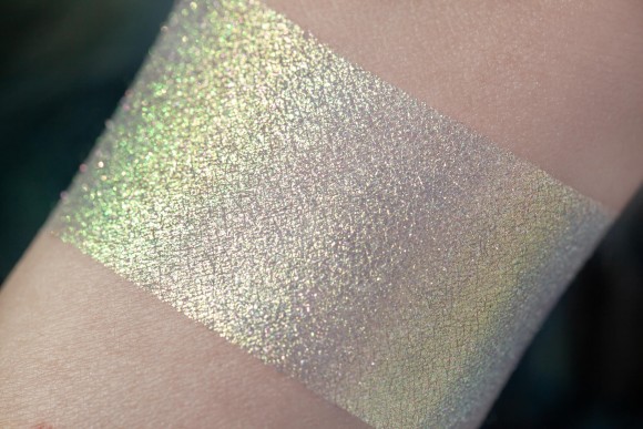 Тени для век Tammy Tanuka "Унесенная Мечтами" - локация Беспокойное Море, 0.5 мл