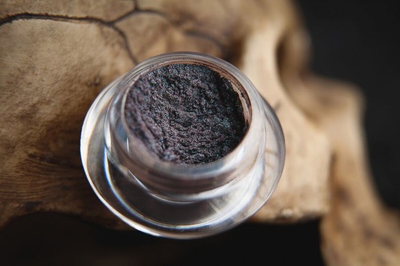 Тени для век Tammy Tanuka "Воскрешающая" - коллекция Нежить, 1 мл