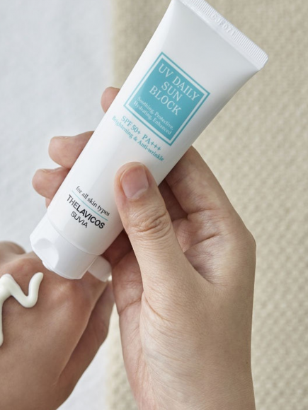 [Истекающий срок годности] Cолнцезащитный крем с лотосом TheLavicos Suvia омолаживающий SPF 50+ PA+++ - UV Daily Sun Block SPF 50+ PA+++