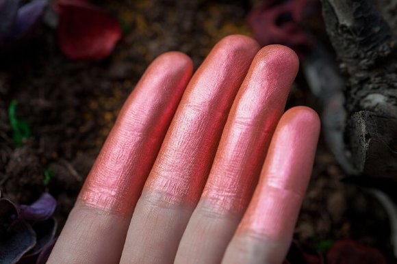 Тени для век Tammy Tanuka "Опасная Детка" - серия Духи, 1 мл Тени для век Tammy Tanuka "Опасная Детка" - серия Духи, 1 мл