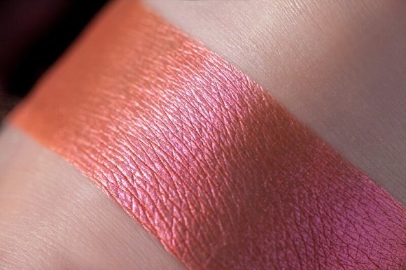 Тени для век Tammy Tanuka "Опасная Детка" - серия Духи, 1 мл Тени для век Tammy Tanuka "Опасная Детка" - серия Духи, 1 мл