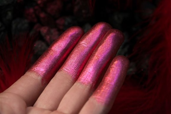 Тени для век Tammy Tanuka "Окрыленная Любовью" - серия Повелительницы Драконов, 1 мл Тени для век Tammy Tanuka "Окрыленная Любовью" - серия Повелительницы Драконов, 1 мл