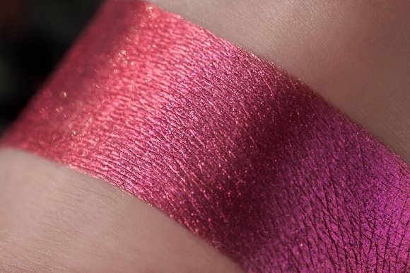 Тени для век Tammy Tanuka "Окрыленная Любовью" - серия Повелительницы Драконов, 1 мл Тени для век Tammy Tanuka "Окрыленная Любовью" - серия Повелительницы Драконов, 1 мл